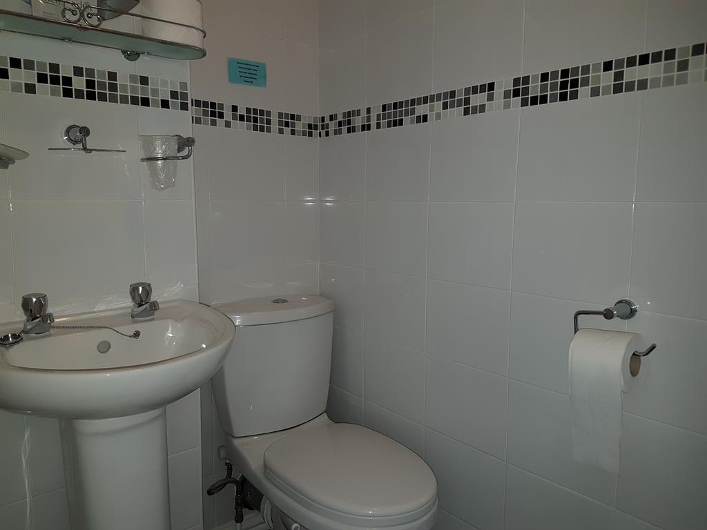 Kings Court Families & Couples Bed and Breakfast Μπλάκπουλ Εξωτερικό φωτογραφία