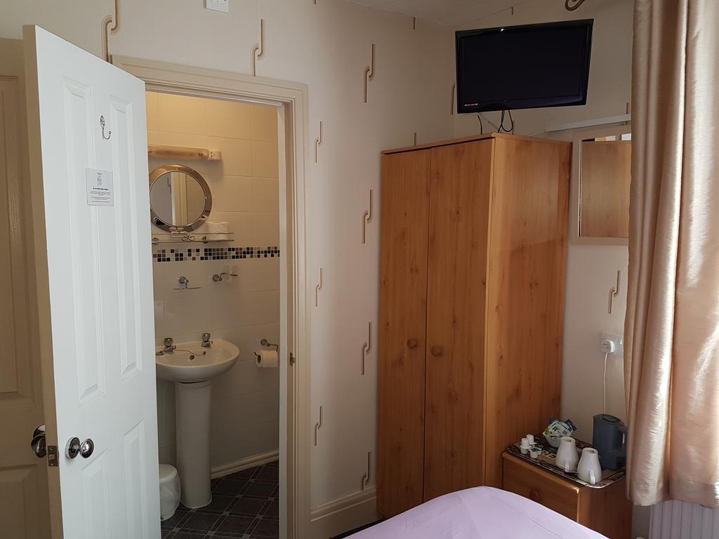 Kings Court Families & Couples Bed and Breakfast Μπλάκπουλ Εξωτερικό φωτογραφία