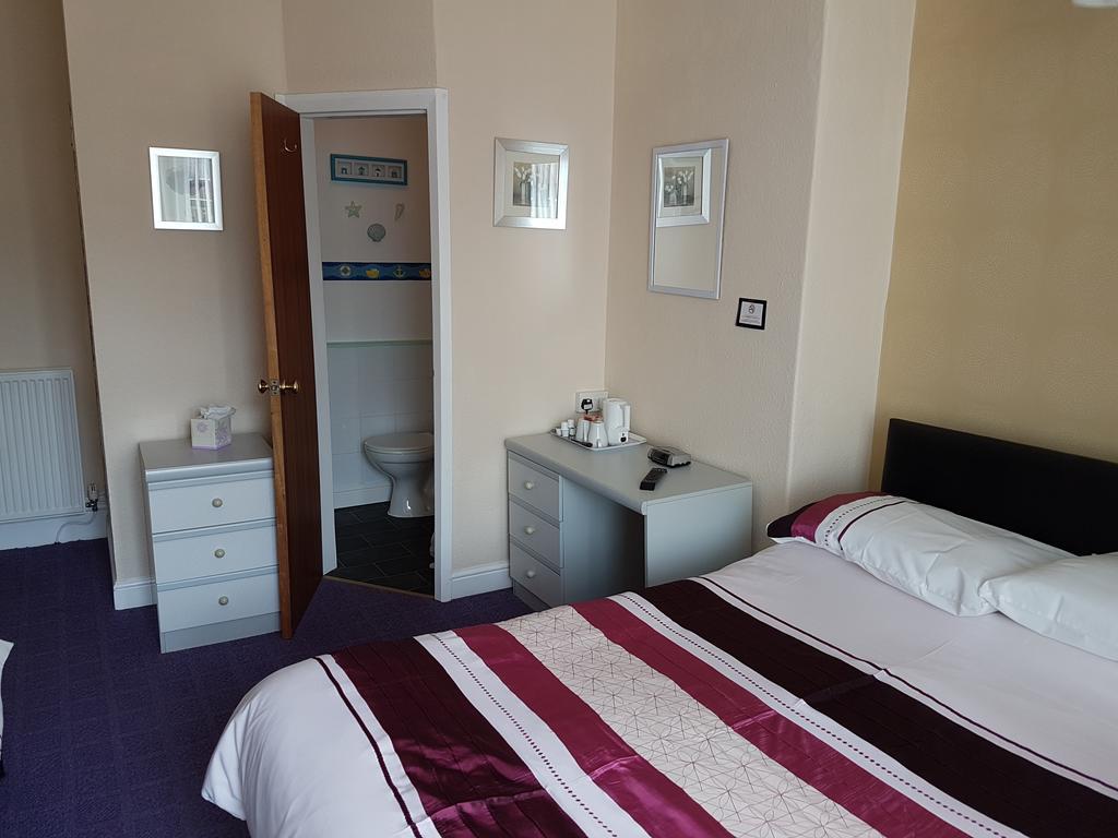 Kings Court Families & Couples Bed and Breakfast Μπλάκπουλ Εξωτερικό φωτογραφία