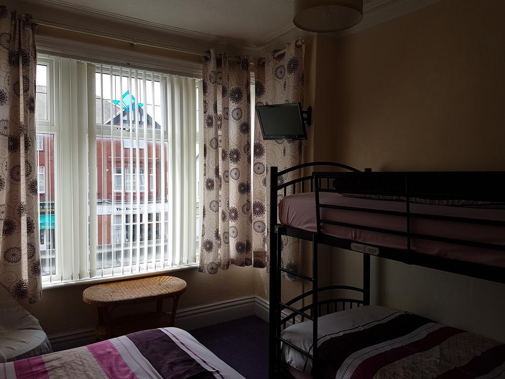 Kings Court Families & Couples Bed and Breakfast Μπλάκπουλ Εξωτερικό φωτογραφία