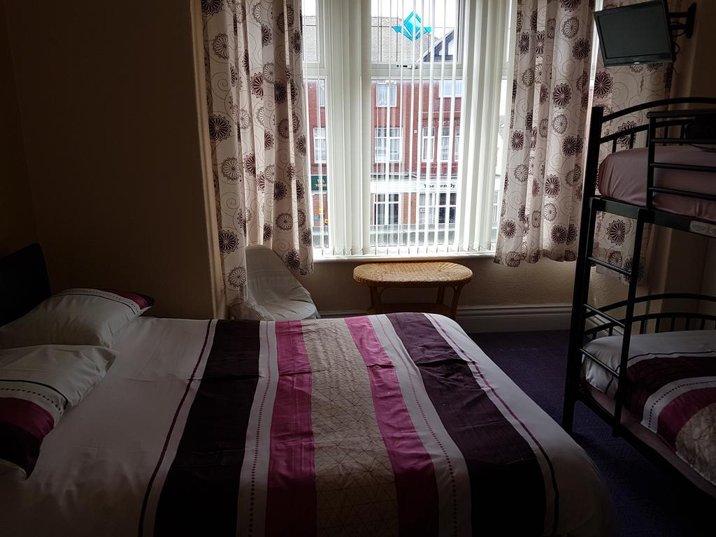 Kings Court Families & Couples Bed and Breakfast Μπλάκπουλ Εξωτερικό φωτογραφία
