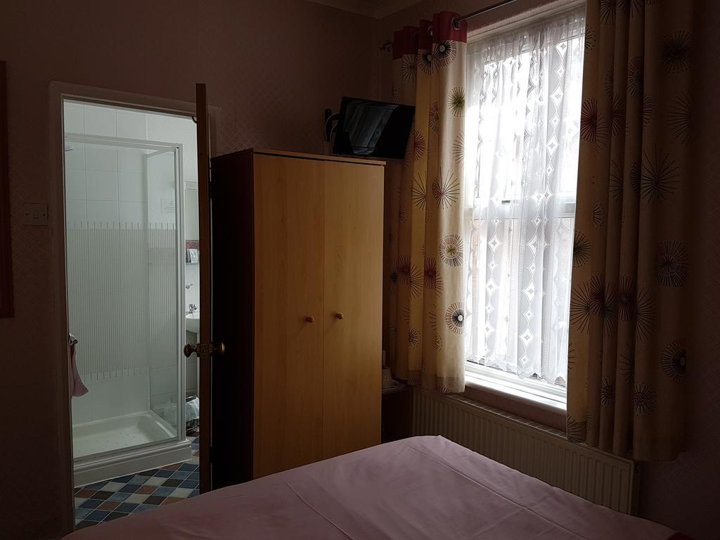 Kings Court Families & Couples Bed and Breakfast Μπλάκπουλ Εξωτερικό φωτογραφία