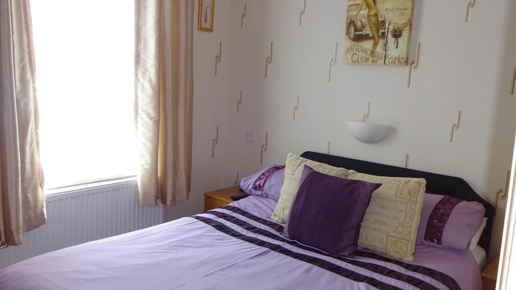 Kings Court Families & Couples Bed and Breakfast Μπλάκπουλ Εξωτερικό φωτογραφία