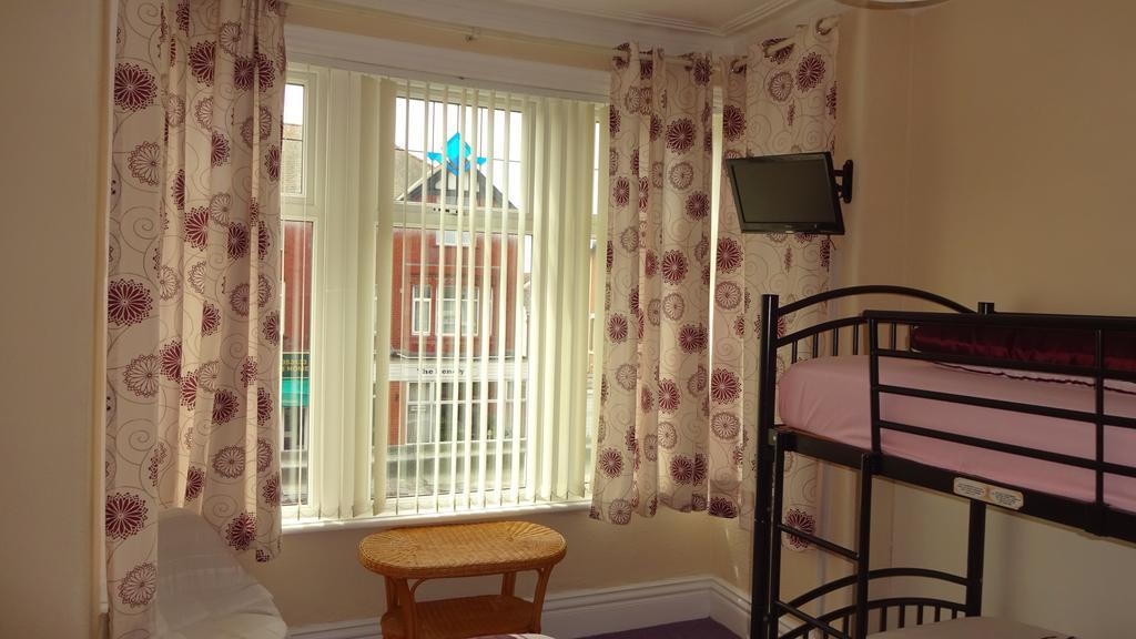 Kings Court Families & Couples Bed and Breakfast Μπλάκπουλ Εξωτερικό φωτογραφία
