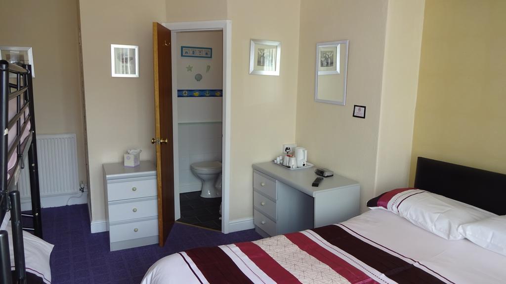 Kings Court Families & Couples Bed and Breakfast Μπλάκπουλ Εξωτερικό φωτογραφία