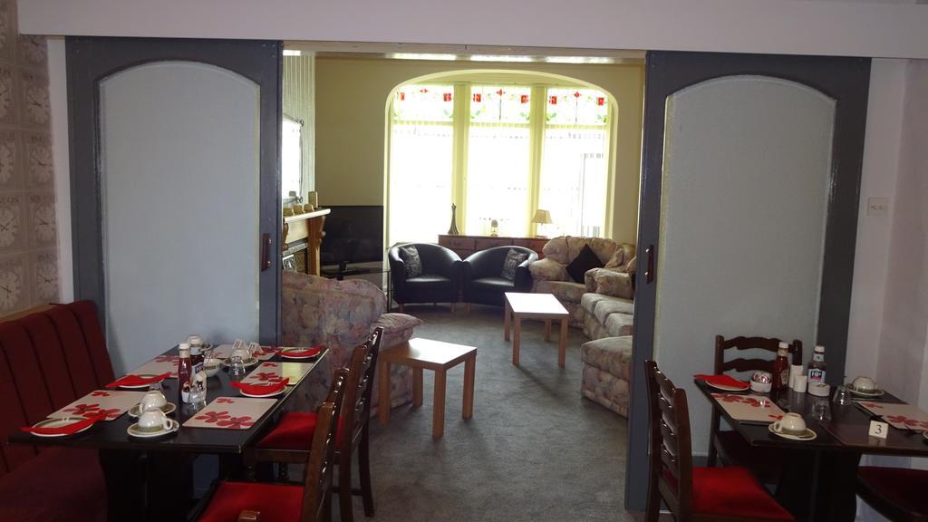Kings Court Families & Couples Bed and Breakfast Μπλάκπουλ Εξωτερικό φωτογραφία
