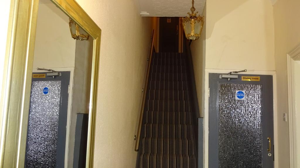 Kings Court Families & Couples Bed and Breakfast Μπλάκπουλ Εξωτερικό φωτογραφία